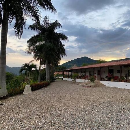 Finca Campestre Con Hermosa Vista アナポイマ エクステリア 写真