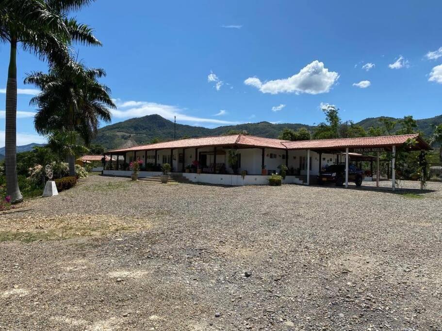 Finca Campestre Con Hermosa Vista アナポイマ エクステリア 写真